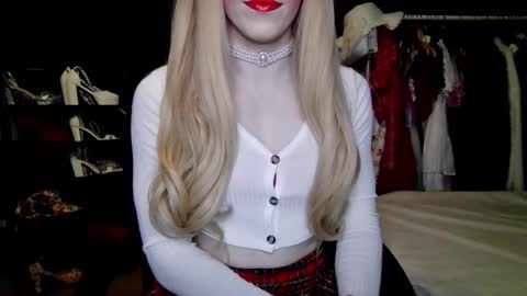 Snapshot of amaliecd chatting on 09-11-25, 07:47 Amalie online show from 09-11-25, 07:47