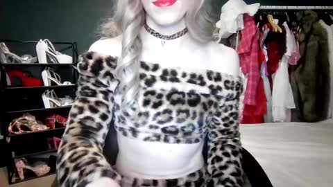 Snapshot of amaliecd chatting on 09-21-25, 05:36 Amalie online show from 09-21-25, 05:36