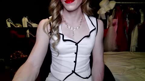 Snapshot of amaliecd chatting on 11-23-25, 07:13 Amalie online show from 11-23-25, 07:13