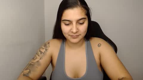 Snapshot of amanda5star chatting on 12-27-24, 08:28 The queen of the biceps online show from 12-27-24, 08:28