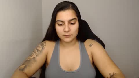 Snapshot of amanda5star chatting on 01-04-25, 09:31 The queen of the biceps online show from 01-04-25, 09:31