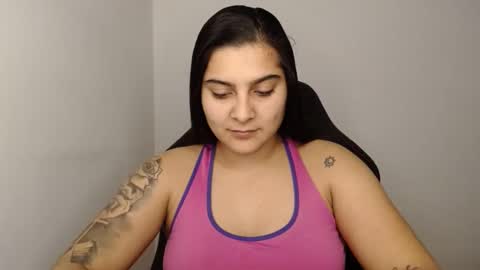 Snapshot of amanda5star chatting on 01-26-25, 10:13 The queen of the biceps online show from 01-26-25, 10:13