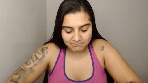 Snapshot of amanda5star chatting on 01-27-25, 01:16 The queen of the biceps online show from 01-27-25, 01:16