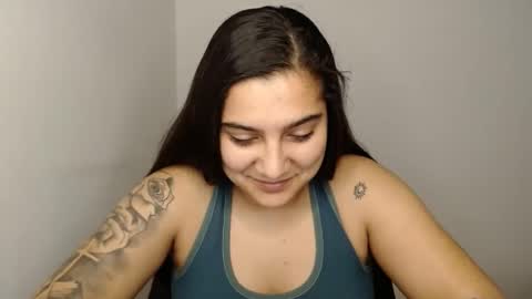 Snapshot of amanda5star chatting on 01-29-25, 10:22 The queen of the biceps online show from 01-29-25, 10:22