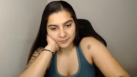 Snapshot of amanda5star chatting on 02-01-25, 10:23 The queen of the biceps online show from 02-01-25, 10:23