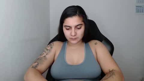 Snapshot of amanda5star chatting on 02-28-25, 07:46 The queen of the biceps online show from 02-28-25, 07:46