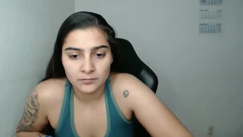 Snapshot of amanda5star chatting on 11-22-25, 04:50 The queen of the biceps online show from 11-22-25, 04:50