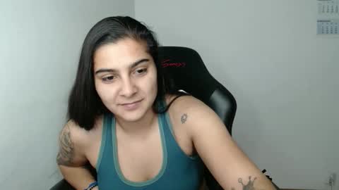 Snapshot of amanda5star chatting on 11-24-25, 05:12 The queen of the biceps online show from 11-24-25, 05:12