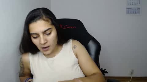 Snapshot of amanda5star chatting on 11-29-25, 11:52 The queen of the biceps online show from 11-29-25, 11:52