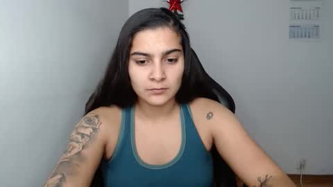 Snapshot of amanda5star chatting on 12-15-25, 05:17 The queen of the biceps online show from 12-15-25, 05:17