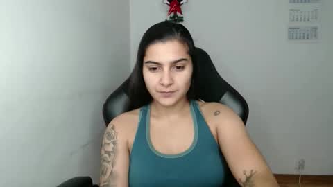 Snapshot of amanda5star chatting on 12-16-25, 02:55 The queen of the biceps online show from 12-16-25, 02:55