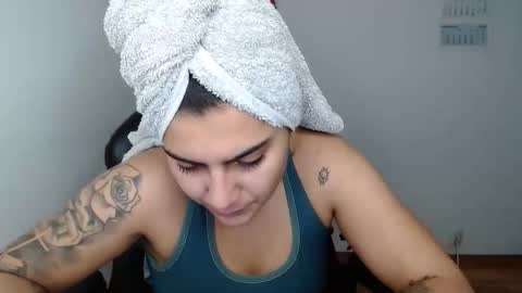 The queen of the biceps  online show from 12-18-25, 02:34