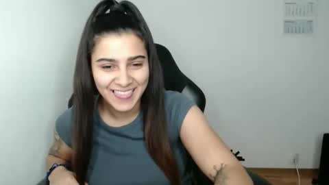 The queen of the biceps  online show from 01-16-26, 05:06