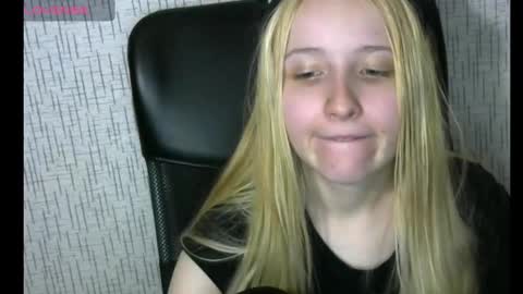 Snapshot of amanda_sherr chatting on 12-21-24, 04:09 Amanda online show from 12-21-24, 04:09