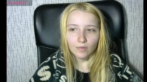 Snapshot of amanda_sherr chatting on 12-22-24, 02:06 Amanda online show from 12-22-24, 02:06