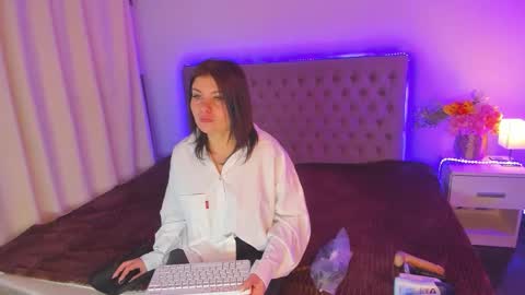 Snapshot of amandahoppe chatting on 04-15-26, 05:25 Amanda online show from 04-15-26, 05:25