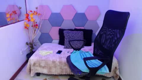 Snapshot of amandapeet chatting on 11-13-25, 09:58 amandapeet online show from 11-13-25, 09:58