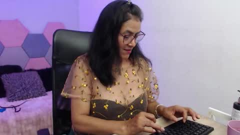 Snapshot of amandapeet chatting on 11-26-25, 08:21 amandapeet online show from 11-26-25, 08:21