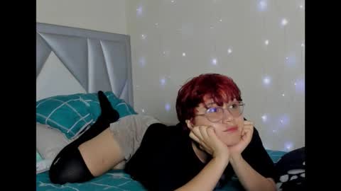 Snapshot of amapolasispanian chatting on 10-18-25, 06:41 Amapola online show from 10-18-25, 06:41