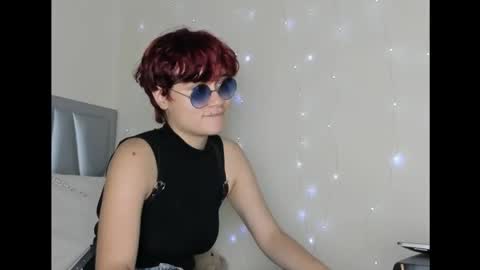 Snapshot of amapolasispanian chatting on 10-23-25, 11:57 Amapola online show from 10-23-25, 11:57