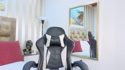 Snapshot of amara_queen_ chatting on 03-15-26, 12:44 Amara online show from 03-15-26, 12:44