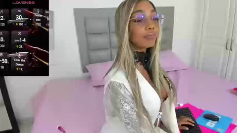 Snapshot of amaraluxe chatting on 10-16-25, 02:01 amaraluxe online show from 10-16-25, 02:01