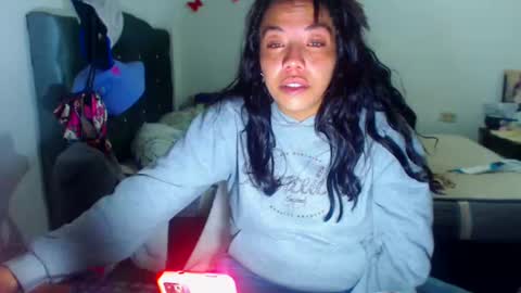 Snapshot of amararoberts08 chatting on 11-19-25, 01:27 Amara Julia online show from 11-19-25, 01:27