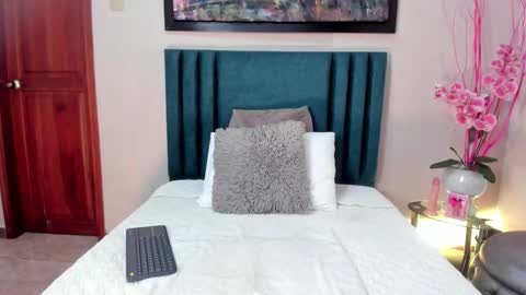 Amara Yasbel online show from 10-18-25, 05:57