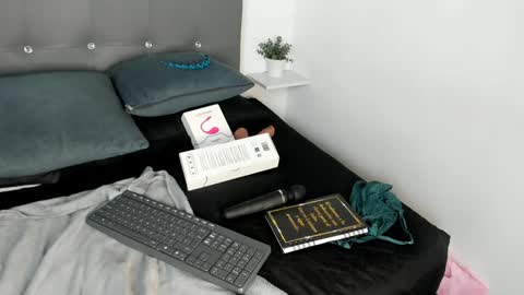 AMATISTA online show from 12-18-24, 12:32