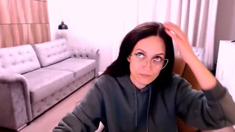 Izza online show from 09-25-25, 09:46