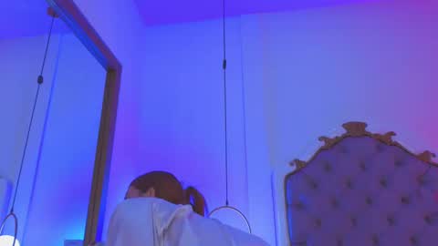 Snapshot of ambar_adamss chatting on 10-19-25, 03:01 Sara online show from 10-19-25, 03:01