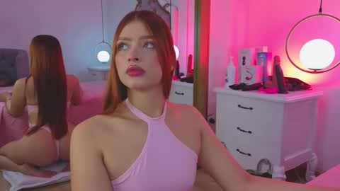 Snapshot of ambar_adamss chatting on 11-03-25, 11:22 Sara online show from 11-03-25, 11:22