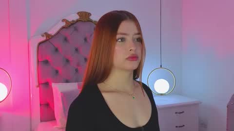 Snapshot of ambar_adamss chatting on 11-20-25, 11:10 Sara online show from 11-20-25, 11:10