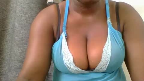 Mia online show from 01-06-25, 09:52