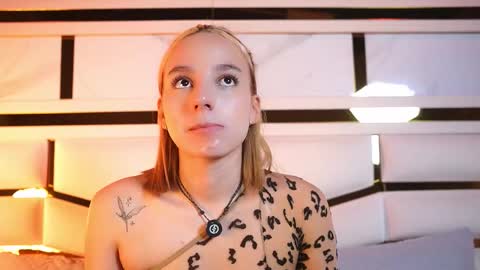 Snapshot of ambar_rosse25 chatting on 02-10-26, 12:09 Julieta online show from 02-10-26, 12:09