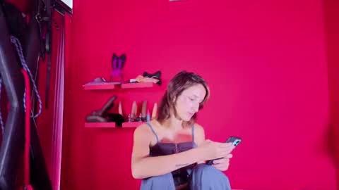 Snapshot of ambar_roux1 chatting on 10-29-25, 01:46 ambar_roux1 online show from 10-29-25, 01:46