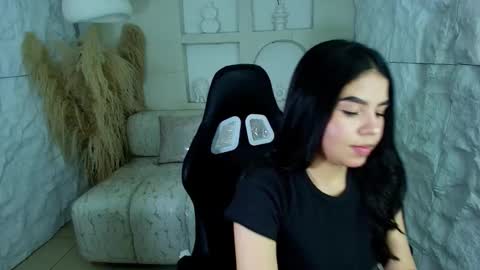 Snapshot of ambarina_r chatting on 10-15-25, 03:17 Ambarina online show from 10-15-25, 03:17