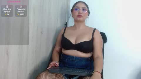 Snapshot of amber__muse chatting on 12-16-25, 06:35 Amber online show from 12-16-25, 06:35