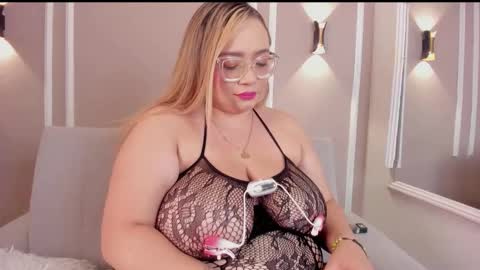 Snapshot of amber_bunnyx chatting on 09-09-25, 04:45 amber_bunnyx online show from 09-09-25, 04:45