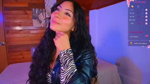 Snapshot of amber_curly chatting on 10-14-25, 09:15 amber_curly online show from 10-14-25, 09:15