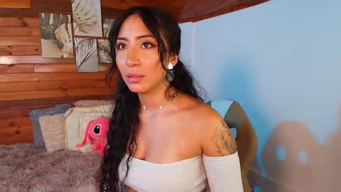 Snapshot of amber_curly chatting on 10-22-25, 09:47 amber_curly online show from 10-22-25, 09:47