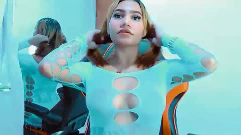 amber_love04 online show from 12-19-25, 03:02