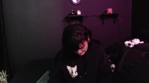 Snapshot of amber_rouss chatting on 10-16-25, 01:39 ROUSS online show from 10-16-25, 01:39