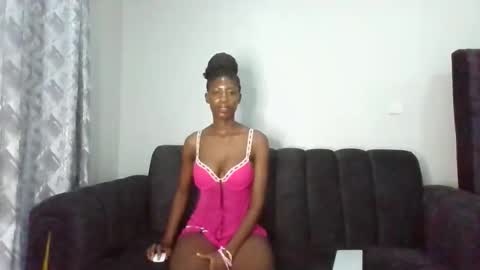 Snapshot of amberheat chatting on 10-31-25, 08:32 CAMI online show from 10-31-25, 08:32