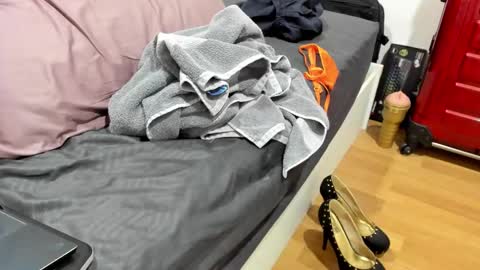 Amber online show from 01-19-25, 04:04