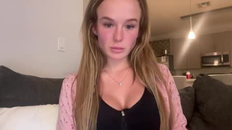 Snapshot of amberjayxox0 chatting on 11-17-25, 05:24 Amber online show from 11-17-25, 05:24