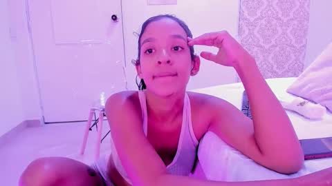 Snapshot of amberr_sweet_ chatting on 11-17-25, 08:25 Amberr Sweet online show from 11-17-25, 08:25