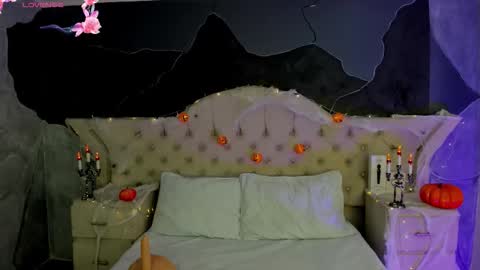 Amber Grey online show from 10-13-25, 05:57