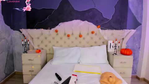 Amber Grey online show from 10-22-25, 06:18