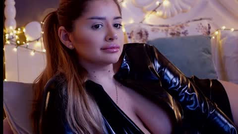 Amberseyes online show from 12-28-24, 12:45